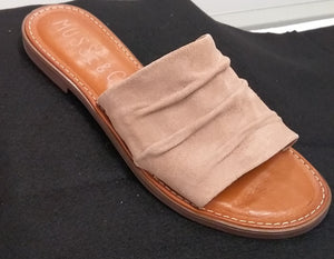 Musse & Cloud "Kennice" Leather Slip-On Sandal