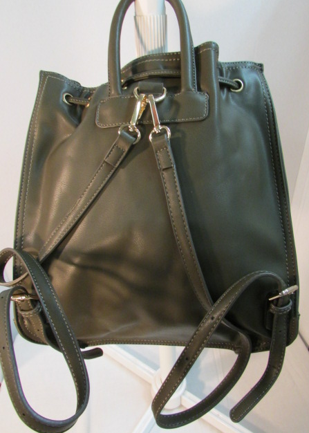 Moda Luxe Margo Olive Green Drawstring Leather Backpack – MA & PAS  TREASURES CONSIGNMENT & AUCTIONS